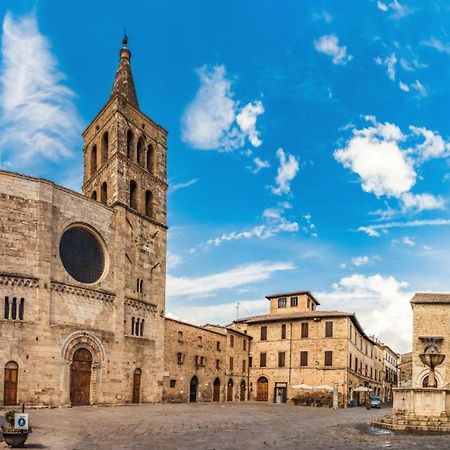 Alloggio Flaminia con parcheggio di proprietà! Bevagna Exterior foto